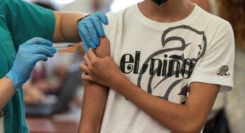 Juez resuelve vacunar contra COVID-19 a menores de 12 a 17 años, aún sin comorbilidades