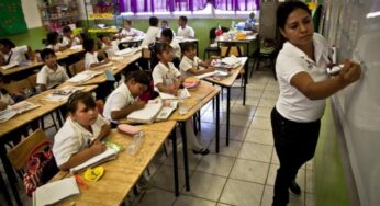 AMLO aumentará el salario de los maestros de México