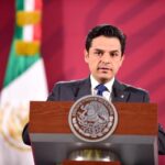 Zoé robledo presenta convocatoria de médicos especialistas
